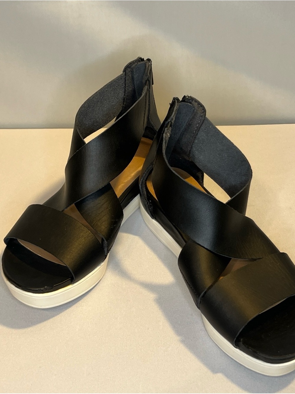 Universal Thread Black and White Platform Crossband Sandals - Picture 2 of 9